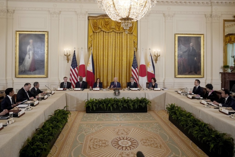 美日菲峰会在白宫举行。