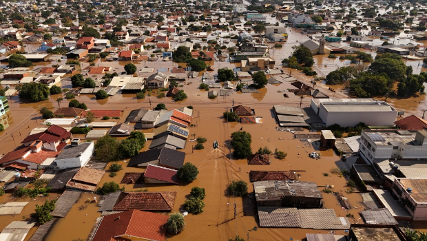 巴西南部洪灾至少78死逾百失踪