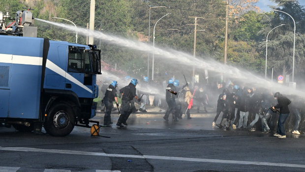 罗马爆警民冲突