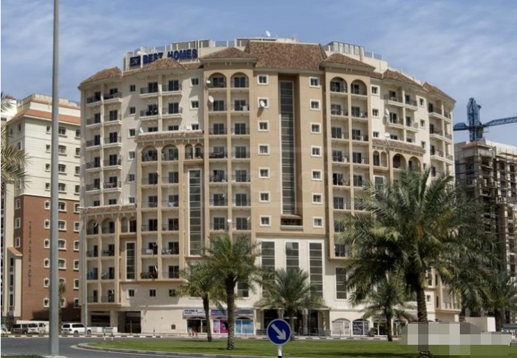 一中国人在迪拜的公寓被抢劫，警方却指控他开设赌场...